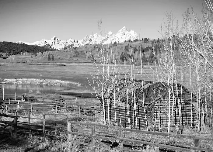 Lodge Heart Six Ranch *