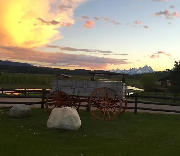Lodge Heart Six Ranch